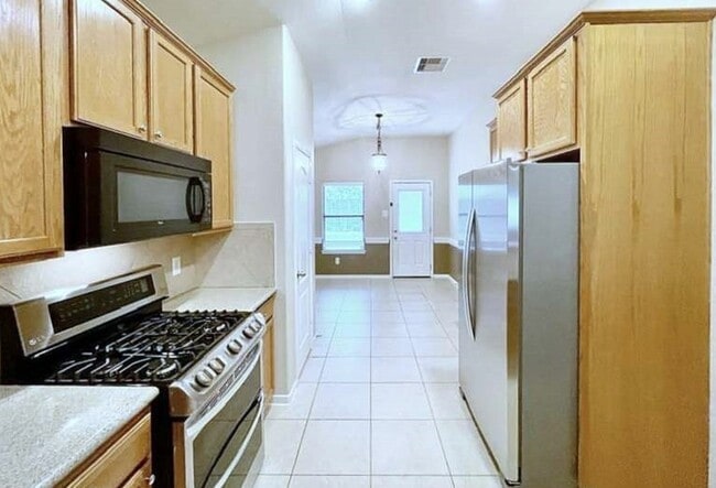 Building Photo - 622 W Newport Bend