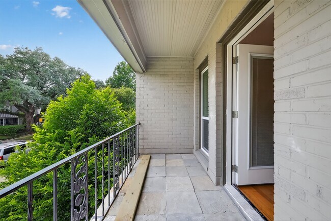 Building Photo - 2328 McClendon St