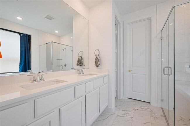 Building Photo - 12331 Palmetto Dr