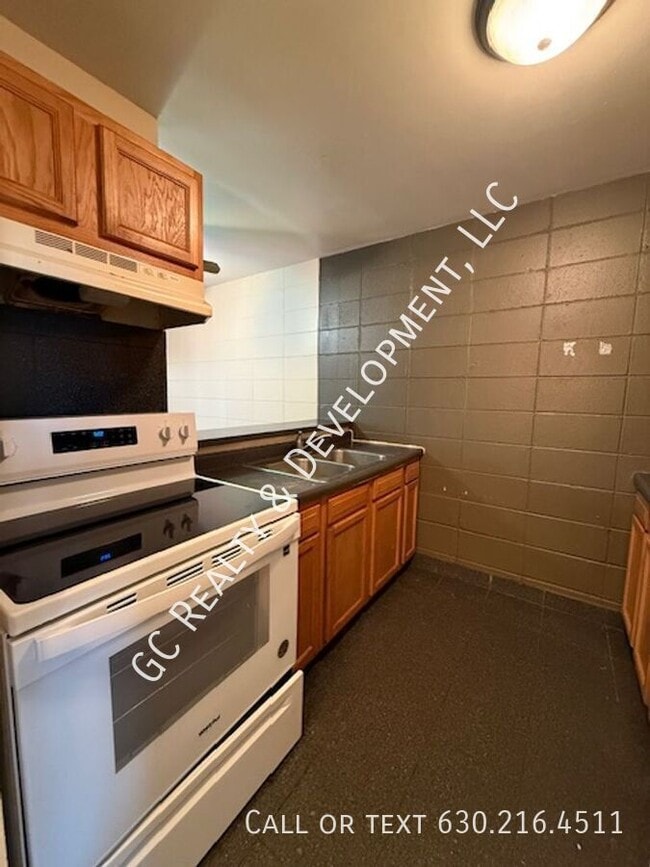 Building Photo - 253 Uteg St