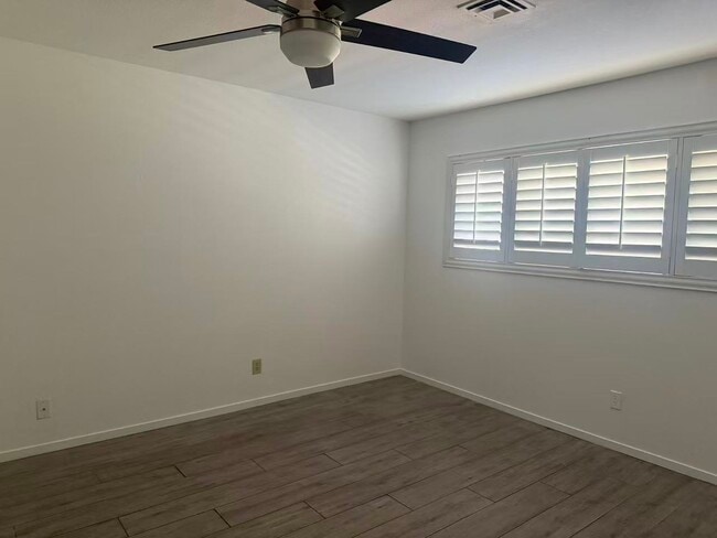 Building Photo - 1662 Shadow Mountain Pl