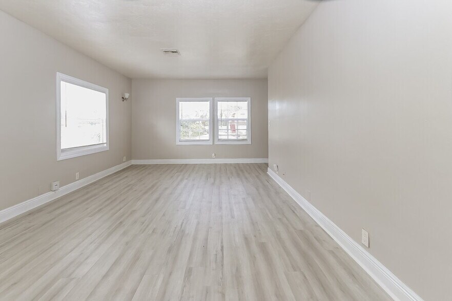 Building Photo - 720 51st St