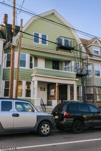 Building Photo - 264 Garside St