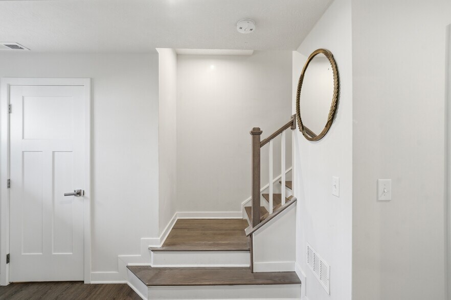 Building Photo - 9 Wentworth Ln
