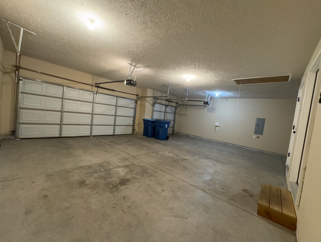 Building Photo - NEW 4 Bedroom | 2 Bathroom | 3 Car Garage ...