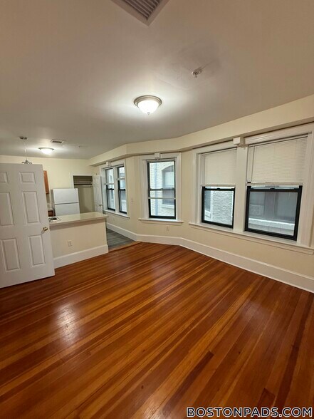 Building Photo - 881 Massachusetts Ave