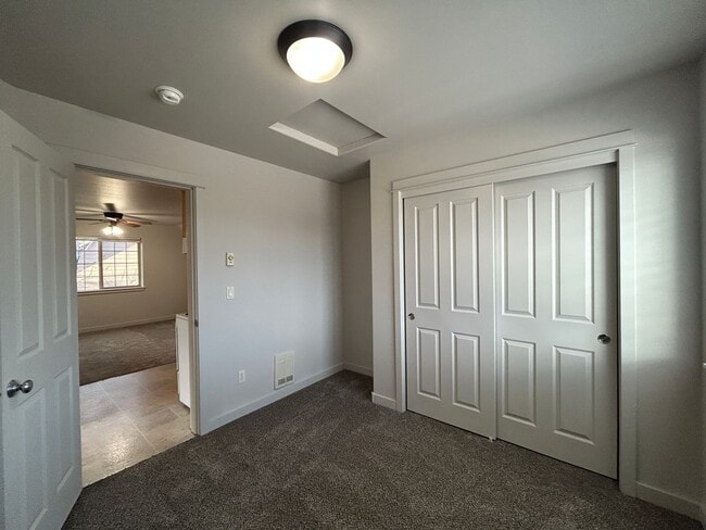 Building Photo - NE Bend Upstairs Apartment - PENDING APPLICATION