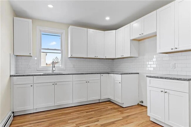 Building Photo - 94 Japonica St