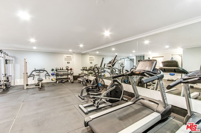 Building Photo - 1154 S Barrington Ave