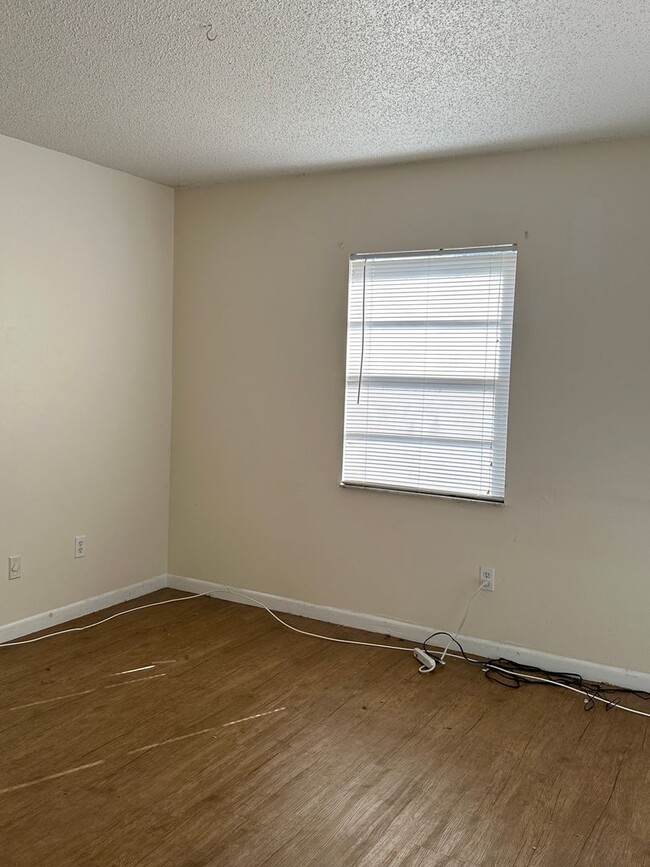 Building Photo - Duplex