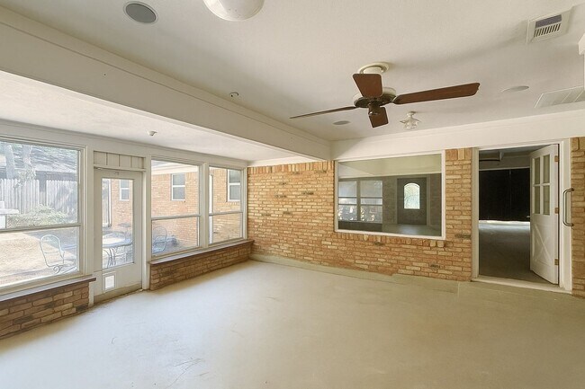 Building Photo - 3-Bedroom Home for Lease in Grand Prairie – 2,331 Sq Ft