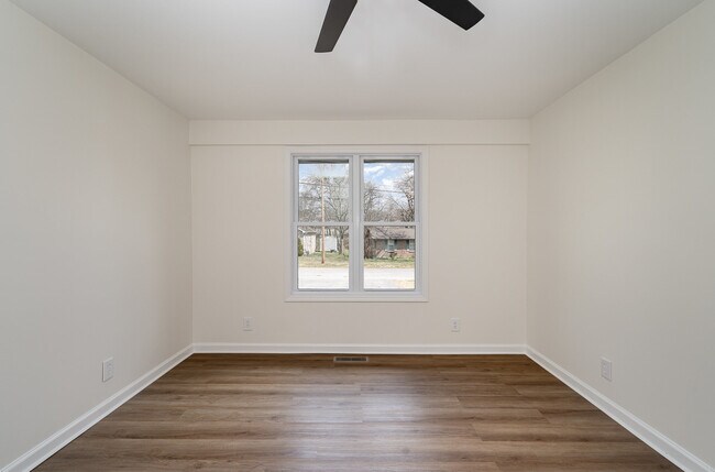 Building Photo - 122 Brookside Dr