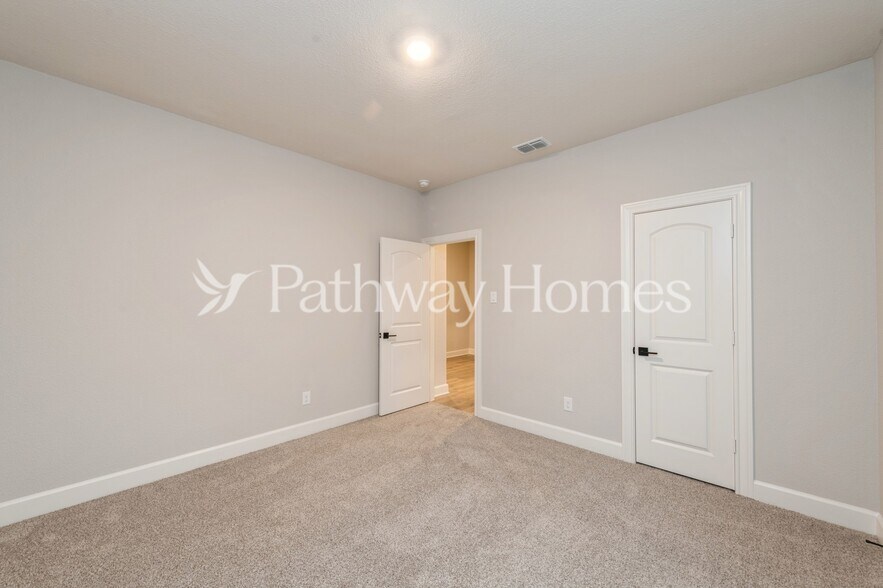 Building Photo - 624 Brookside Dr