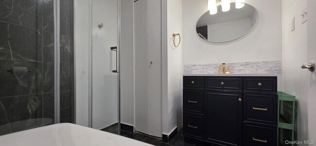 Building Photo - 3240 Netherland Ave