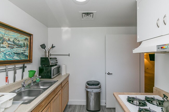 Building Photo - 6125 E Indian School Rd