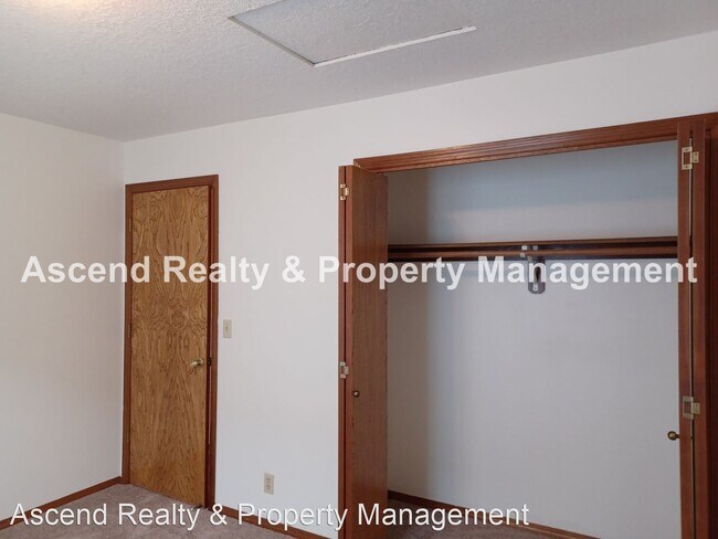 Building Photo - 3 br, 2 bath House - 10780 SW Summer Lake Dr