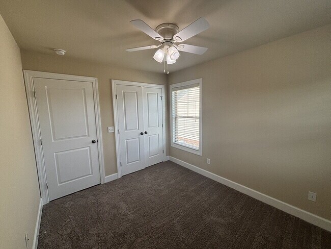 Building Photo - Spacious 3-Bed 2.5 Bath Townhome for Rent in Algood