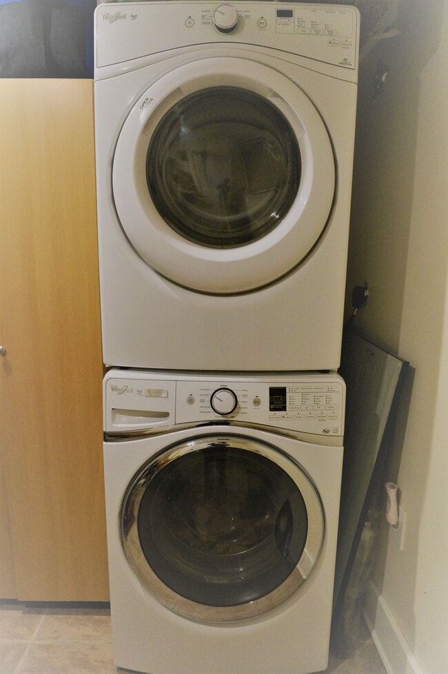 Building Photo - 8415 NE Milton St