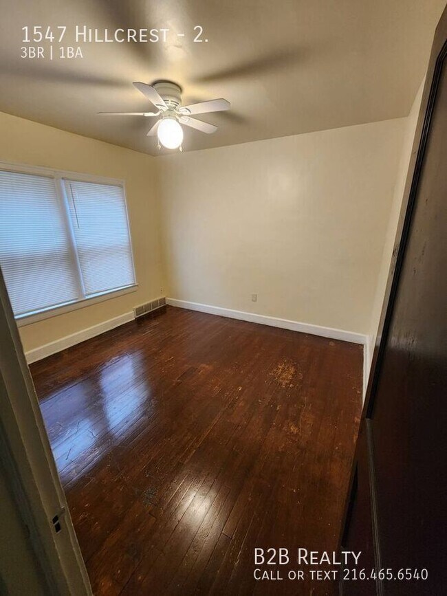 Building Photo - 1547 Hillcrest-2.