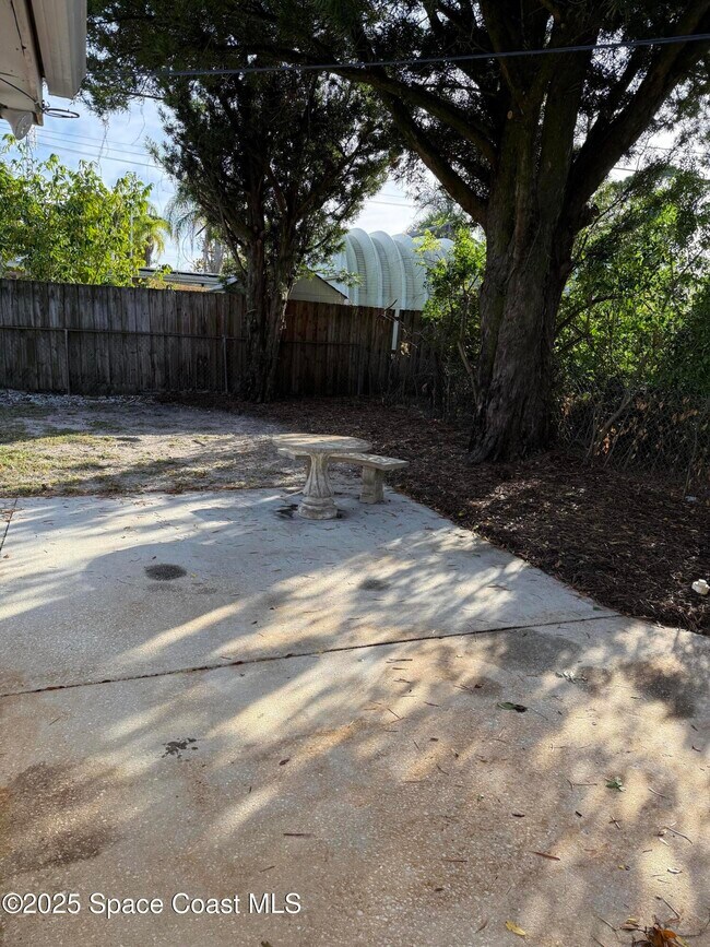 Building Photo - 895 Delano Rd