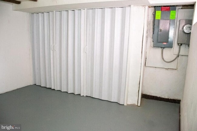 Building Photo - 8 E Henrietta St