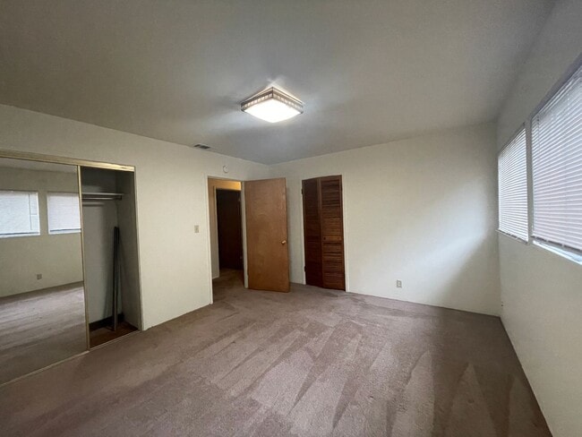 Building Photo - Charming Pet Friendly, 3-Bedroom 1-Bath, p...