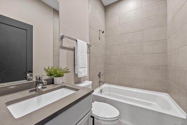 Building Photo - 122 S Ohio Ave