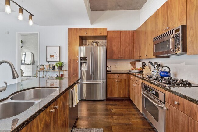 Building Photo - Modern Chic 2 bedroom at M2i