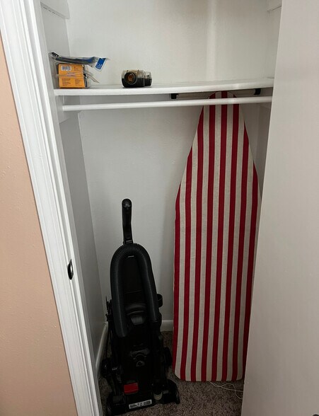 Building Photo - 451 Marion Ave