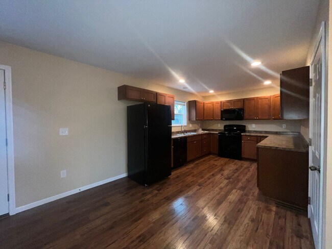 Building Photo - 3 Bedroom Duplex