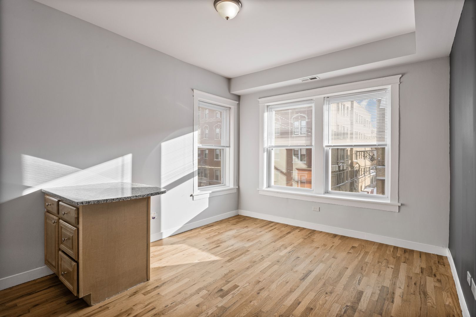 Building Photo - 7451 N Greenview Ave