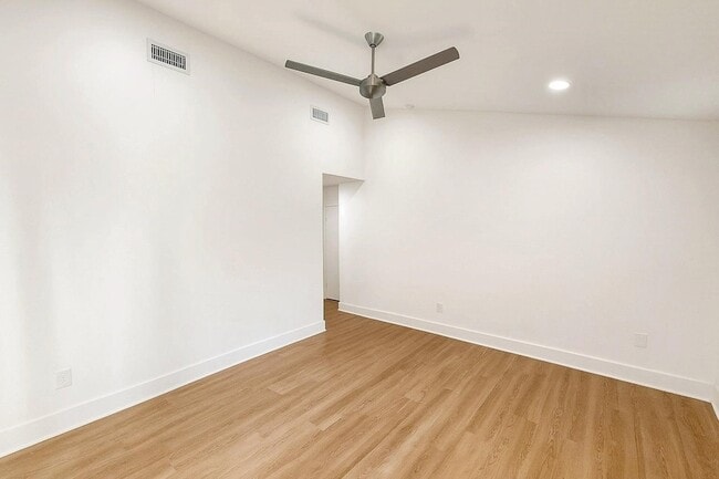 Building Photo - 2646 Heatherwood Dr