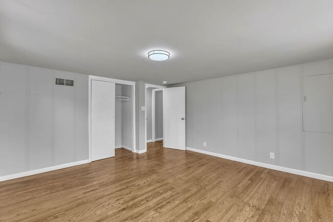 Building Photo - Renovated 4BR Home – Modern Finishes, Off-Street Parking