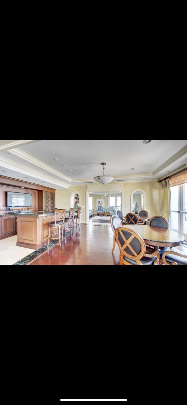 Building Photo - 802 W Windward Way
