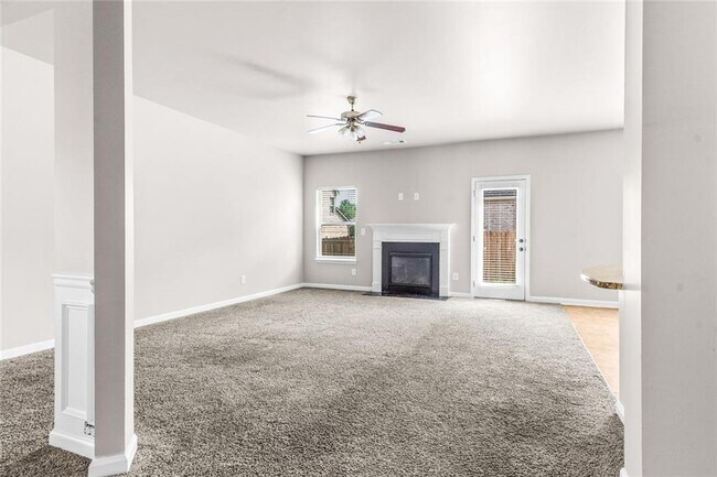 Building Photo - 419 Live Oak Pass