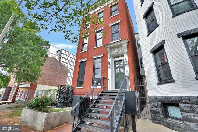 Building Photo - 1110 6th St NW
