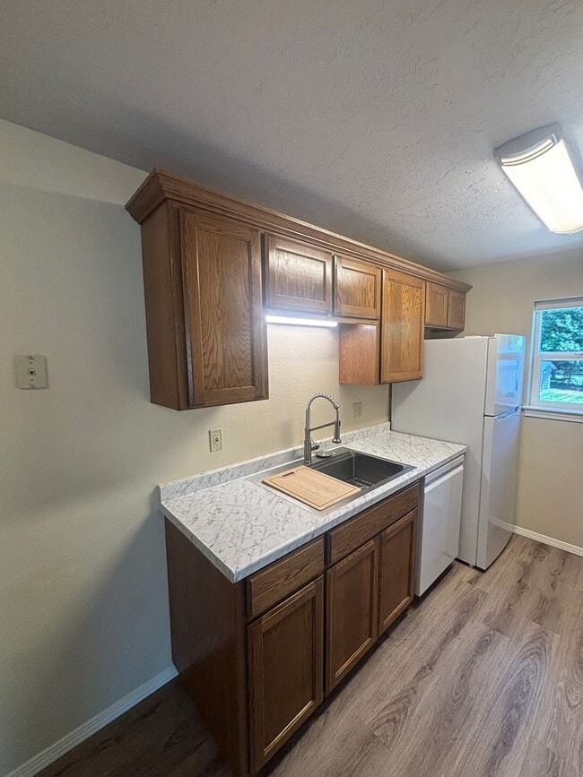 Building Photo - Beautiful Townhouse on 13th Street