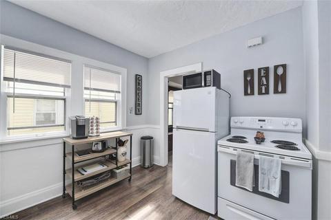 Building Photo - 2069 Wascana Ave
