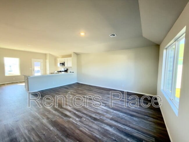 Building Photo - 1105 W Lawton Rd