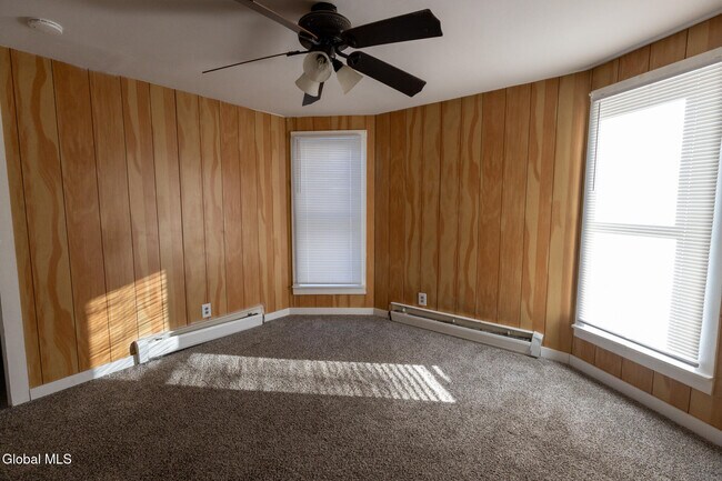 Building Photo - 104 Lawrence St