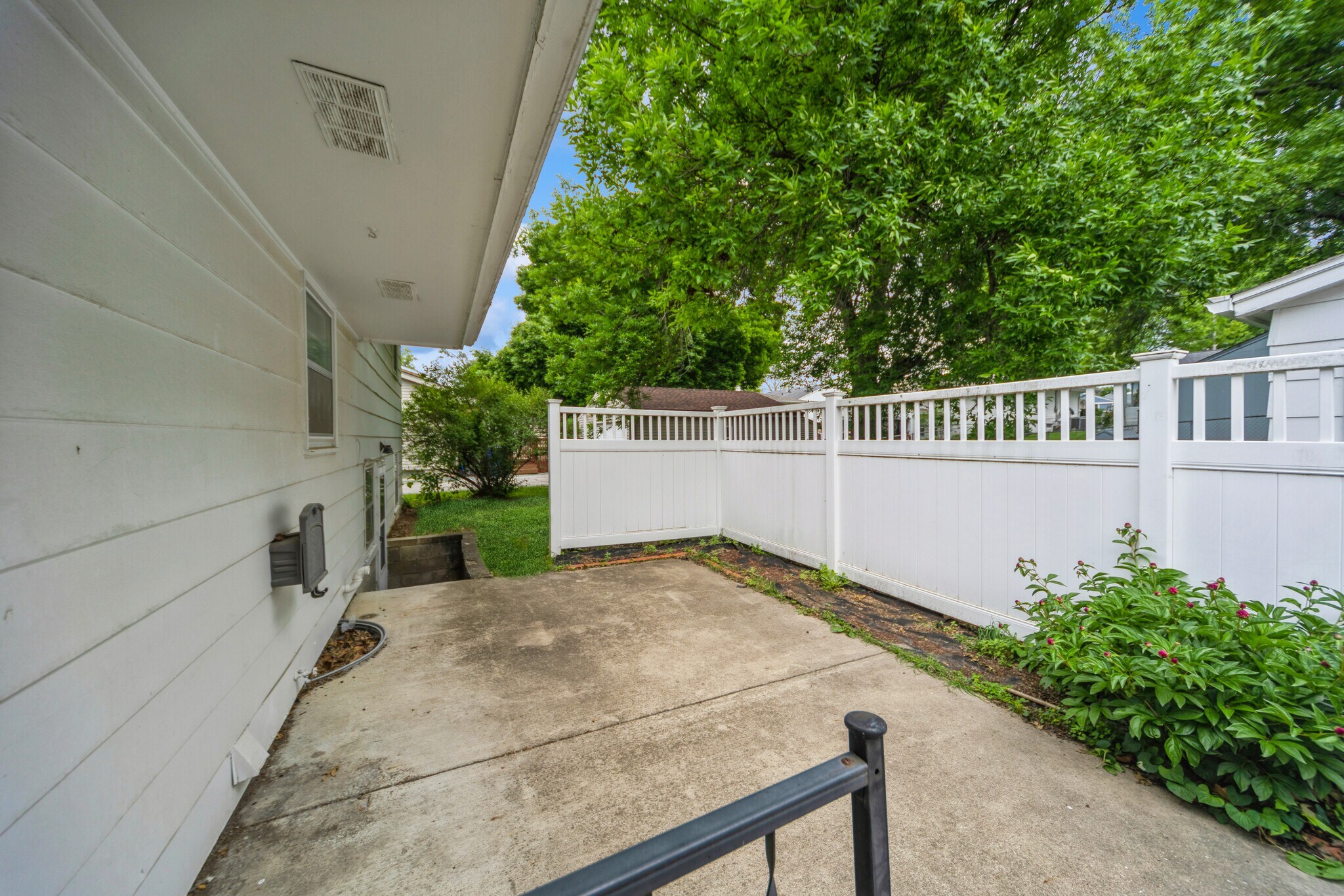 Building Photo - 8416 Airline Ave
