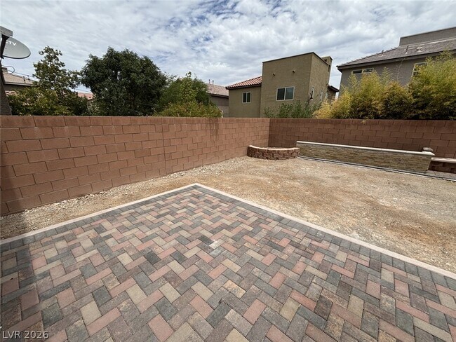Building Photo - 5582 Sancho Throne Rd