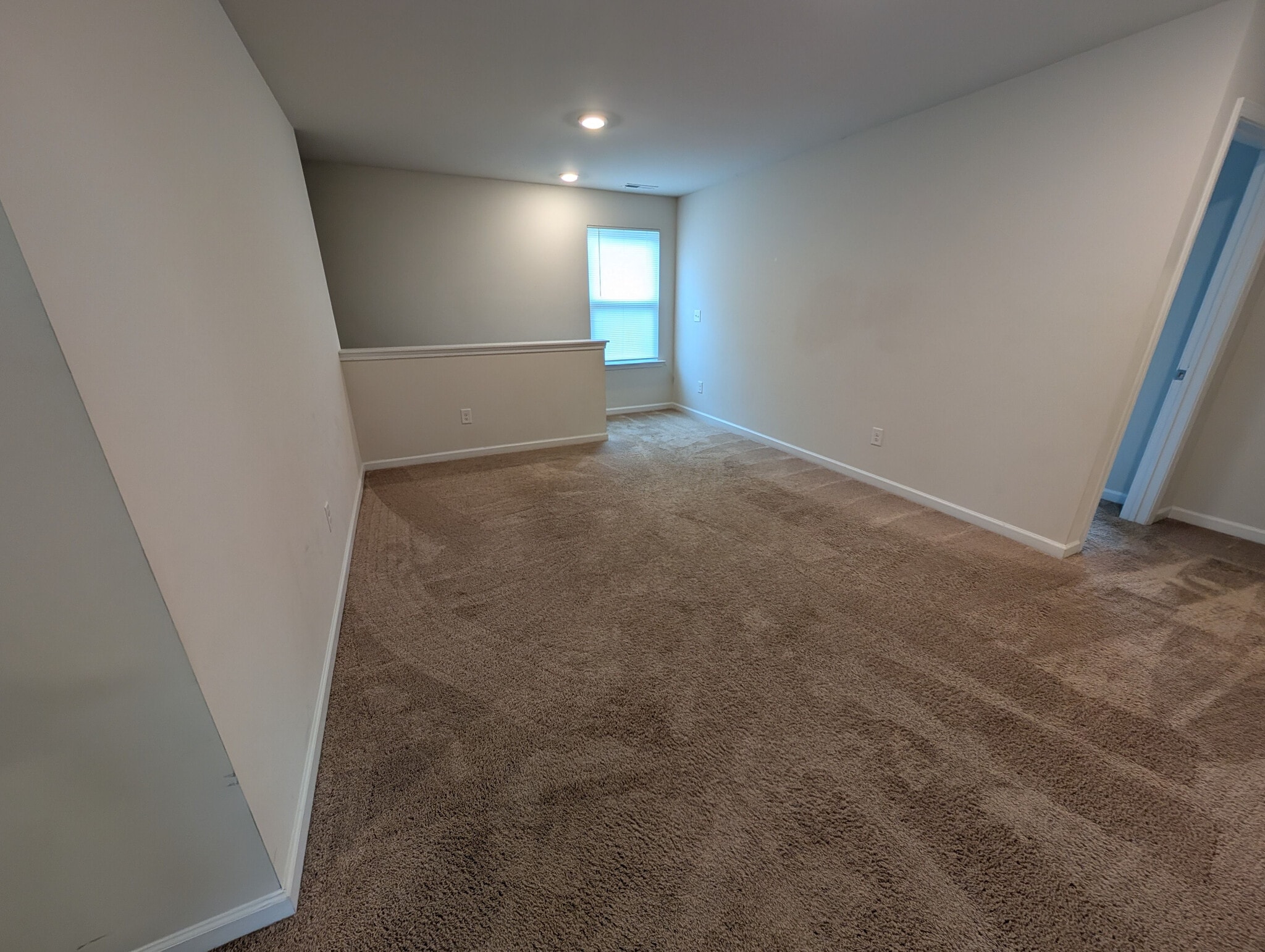 Building Photo - Room in House on Eastcott Ave