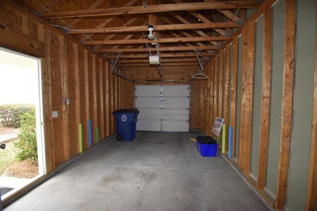 Building Photo - 1077 Woodglen Ln