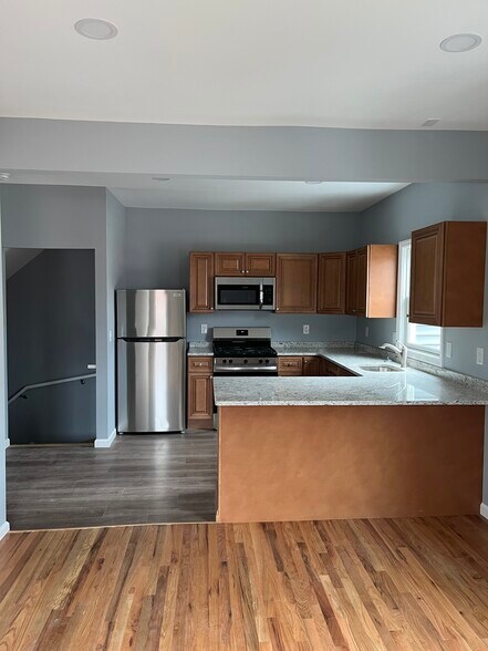 Kitchen with Granite Counter - 41 Henry St