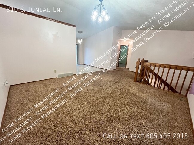 Building Photo - 810 S Juneau Ln