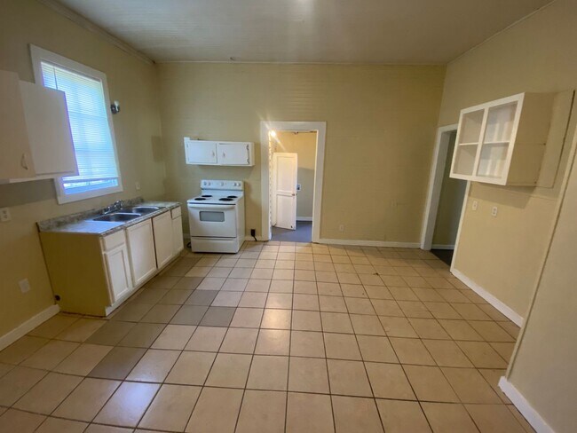 Building Photo - **ON HOLD**3 Bedroom / 1 Bathroom Home for Rent off 2nd Avenue in Columbus, GA***