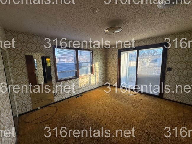 Building Photo - $895 - 3 bed 1 bath - Single Family Home