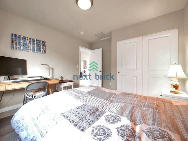 Building Photo - Gorgeous 3 Bed & 2.5 Bath Single Family House For Rent!