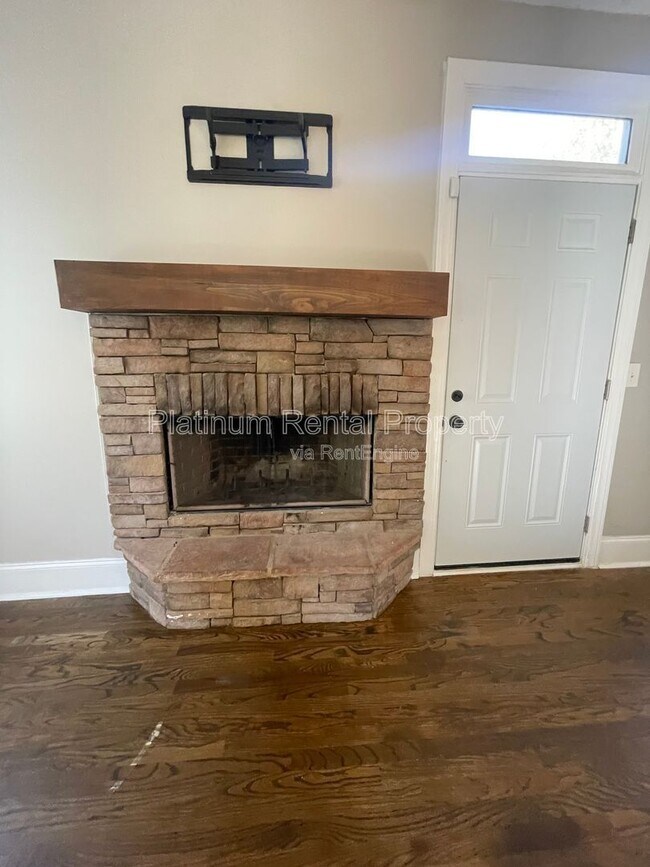 Building Photo - 1305 Smithdale Heights Dr